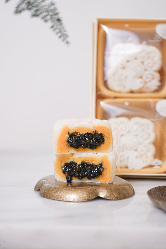 Astrea Caviar x Go Cakes Caviar Mooncakes